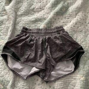 Lululemon Hotty Hot shorts 2.5”